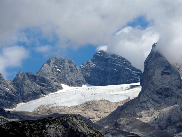 Niederer und Hoher Dachstein  vom Gosausee.