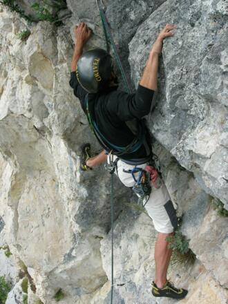 In der letzten Seillänge kommt noch ein unangenehmer Überhang.
