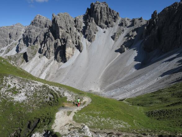 ... wir queren das Kar zum Widdersbergsattel ...