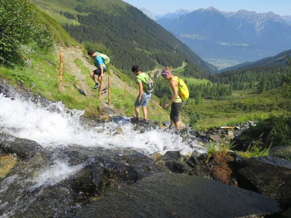 ... über den Schützensteig ins Hundstal.