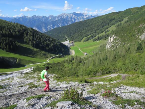 Zurück über den vom Aufstieg bekannten Weg in die Axamer Lizum.
