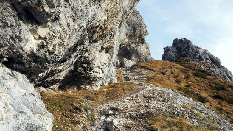 Ab- bzw. Anstieg vom Klettersteig-Einstieg zur Frauenmauer-Höhle