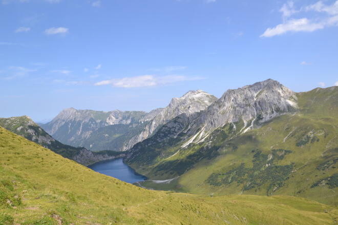 Blick vom Karteistörl zum Tappenkarsee und Weißgrubenkopf