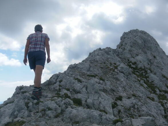 am ausgesetzten Gipfelgrat