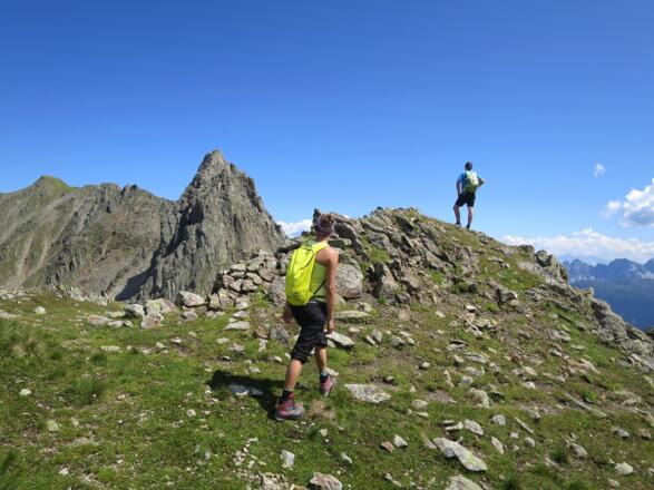 ... ins nächste Tal und zum Weißstein.