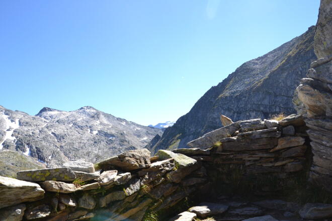 Blick von der Schmalzscharte 2.444 m zum Weinschnabel