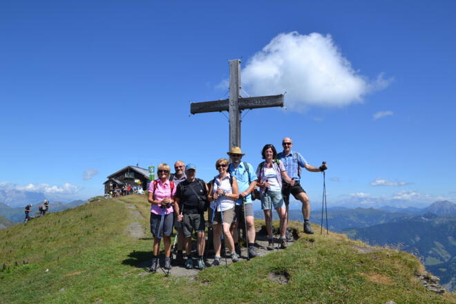 Gamskarkogel, 2467m - Gipfelkreuz und Badgasteiner Hütte