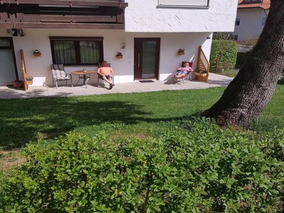 Terrasse mit Eingang 2