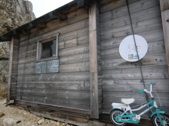 Die Birkkarhütte (Notbiwak) am Schlauchkarsattel