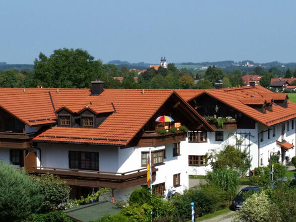 Blick auf die Ferienwohnung mit Balkon