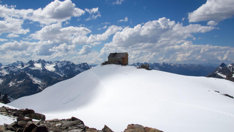 Blick von der Himmelsleiter-Scharte zur Hochstubaihütte
