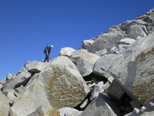Über Blockgelände zum, Gipfel