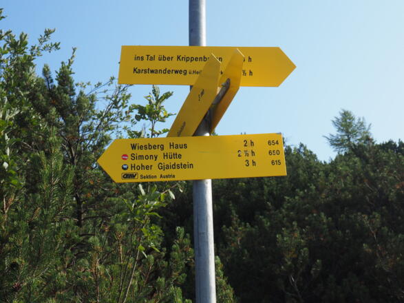 Wegtafel, Weg 615 links halten