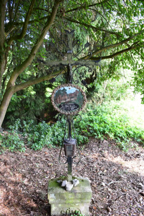 Bildstöcke und Kreuze entlang des Weges