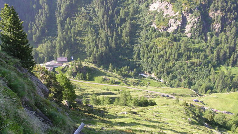 Blick vom Weg ins Windachtal mit der Fieglhütte