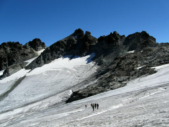 Unterhalb der Gemsscharte (Rechts im Bild) queren wir zum Punkt 3.093 m (AV-Karte Nr. 26)