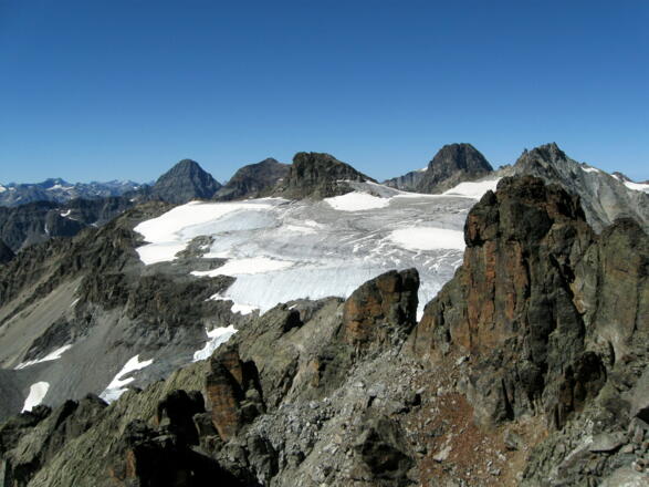 Blick Richtung Piz Linard (links) und Großer Piz Buin (rechts).