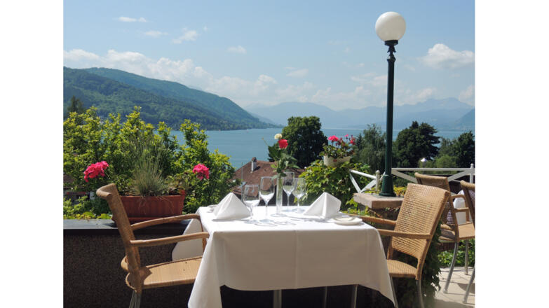 Blick von der Terrasse auf den Attersee