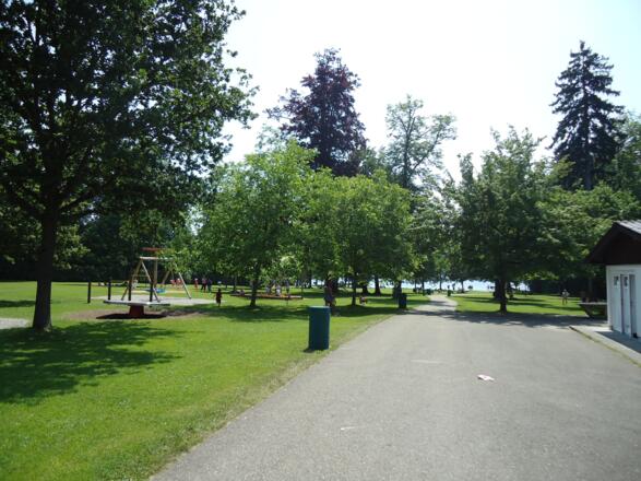 Sprinzensteinpark im Sommer