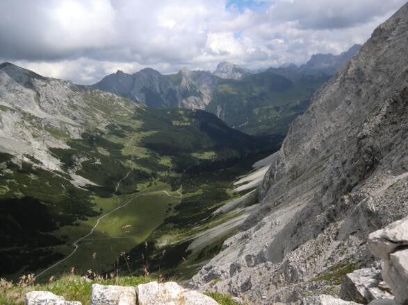 Blick vom Hochalmkreuz in Richtung Karwendeltal/Kleiner Ahornboden