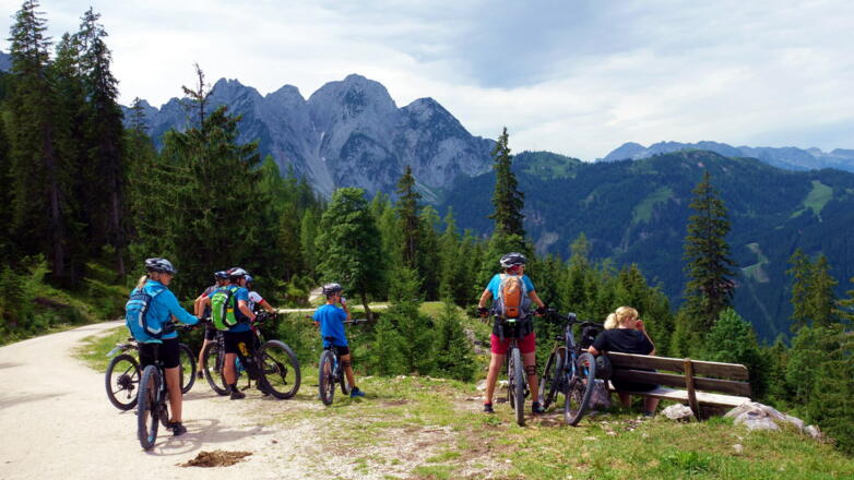 Gosausee-Abfahrt, Bankerl 1375 m mit Gosaukamm