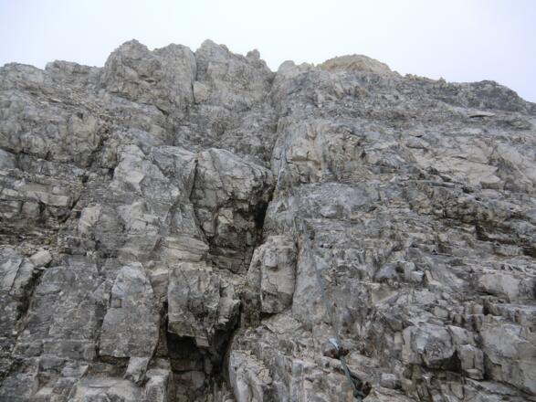 Der drahtseilversicherte Teil des Gipfelaufstiegs zur Birkkarspitze