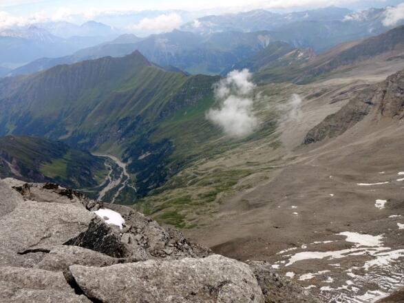 Blick vom Gipfel zur Geraer Hütte