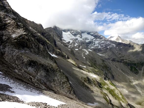Der mühsame Gegenanstieg zur Alpeinerscharte