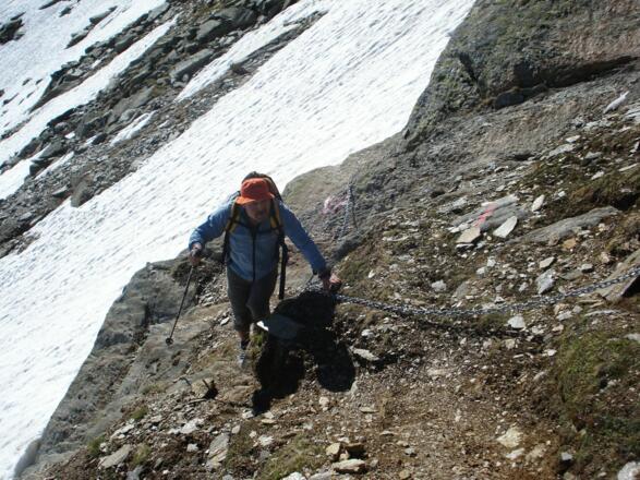 Westlicher Abstieg mit Kettensicherung