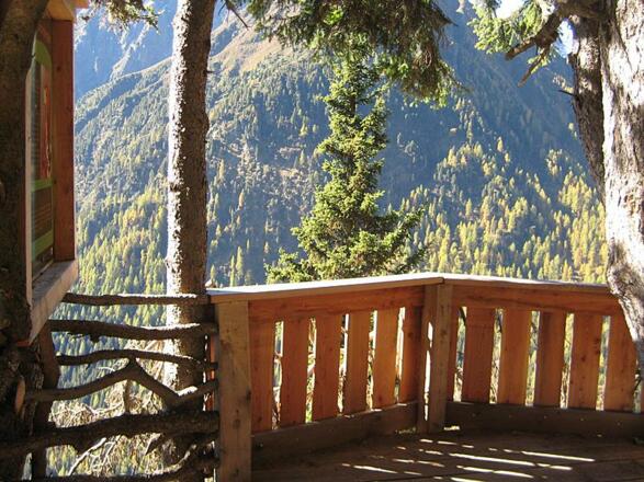 Aussichtskanzel auf dem Aufstieg.