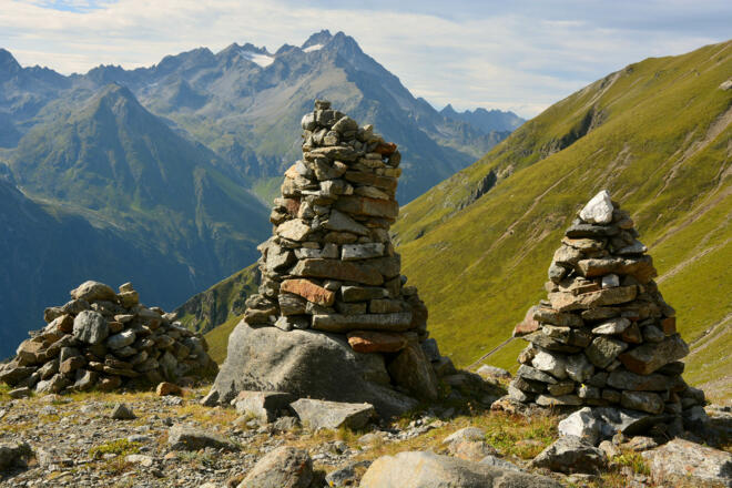Steinmannfamilie mit Rofelewand