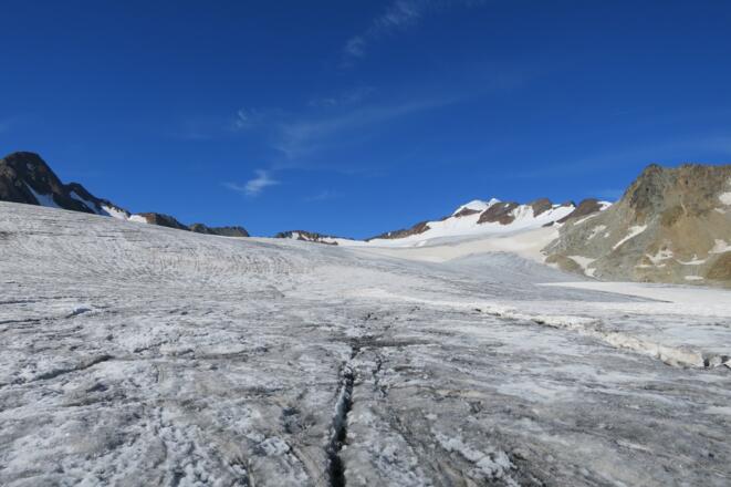 In Bildmitte (tiefster Punkt) der Taufkarkogel, rechts davon die Wildspitze.