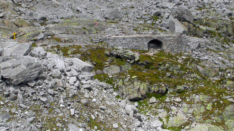 Reste der 1956 durch eine Lawine zerstörten Alten Barmer Hütte