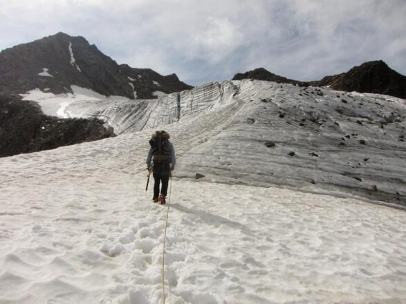 Die ersten Meter am Seespitzferner. Links oben der Gipfel der Östlichen Seespitze.