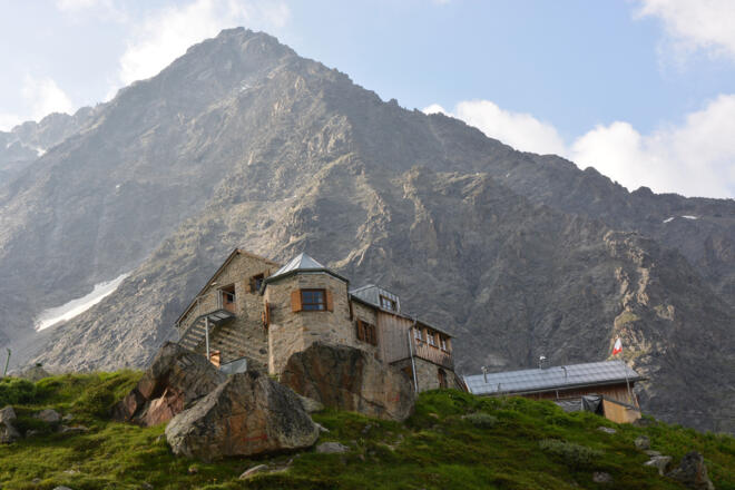 Rüsselsheimer Hütte mit Puitkogel vom Aufstiegsweg