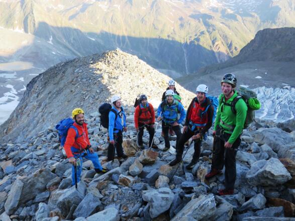 Das Gamsköpfle ist erreicht. Die ÖAV-Gruppe begeht den Rimml Steig, wir wenden uns nach Süden der Petersenspitze zu.
