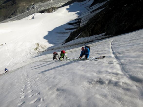 Die beiden 3er-Seilschaften verwenden je ...