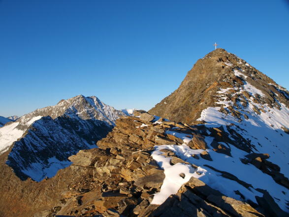 Spiegelkogel Kreuz in Sicht