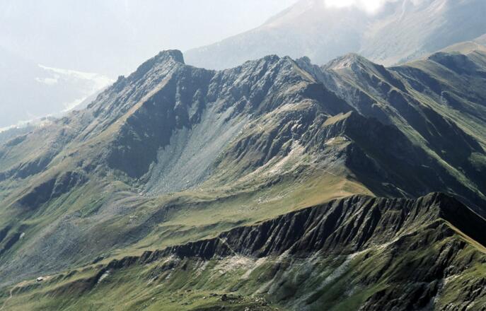 Vorderer Kendlspitz, Blauspitzgruppe, Hohes Tor, Aussig-Teplitzerweg (li) und Sudetendeutscher Höhenweg (re)