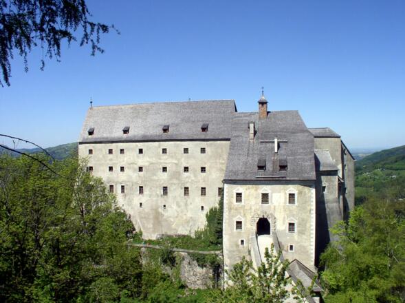 Burg Altpernstein um 800m
