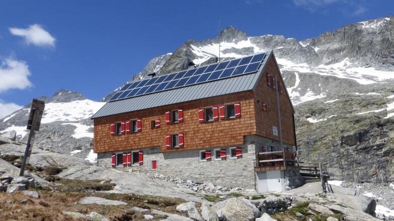 Barmer Hütte mit Barmer Spitze
