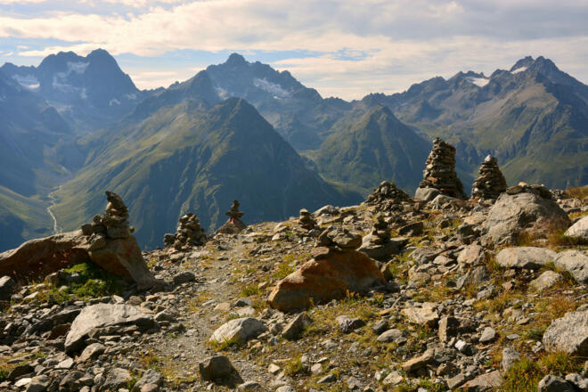 Ausblick vom Moränenkamm auf die markanten Kaunergratgipfel Waze, Verpeilspitze und Rofelewand