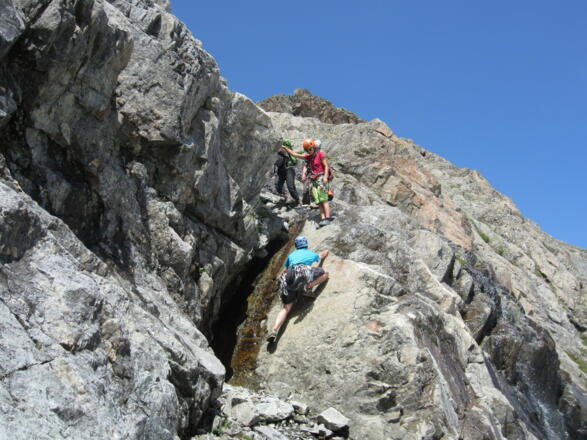 kurze, meist naße Kletterstelle (II) beim Abstieg