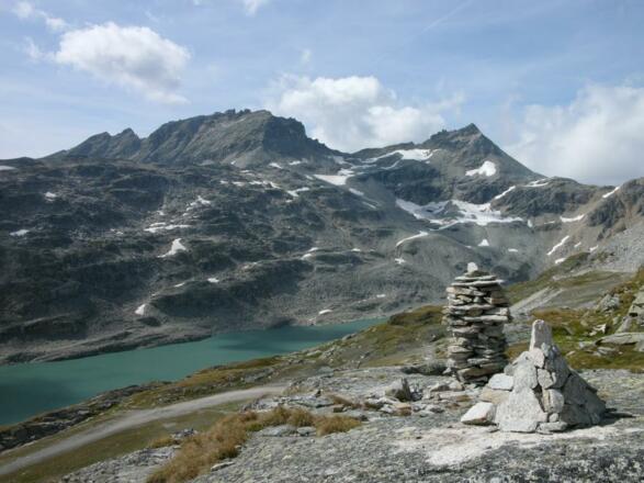 Start beim Steinmann - Hochwurtensee mit Rojacherspitze und Alteck