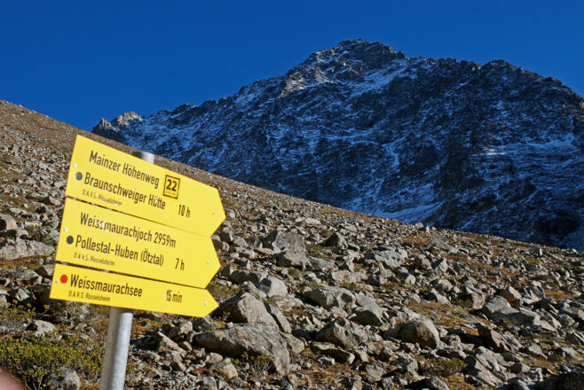 Wegeschilder am Abzweig zum Weißmaurachsee