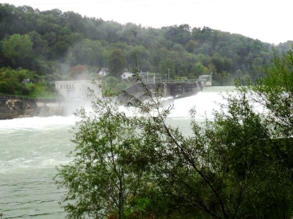 beim Kraftwerk vorbei