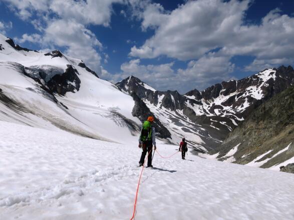 Abstieg vom Urkundsattel in das Sexegertental.