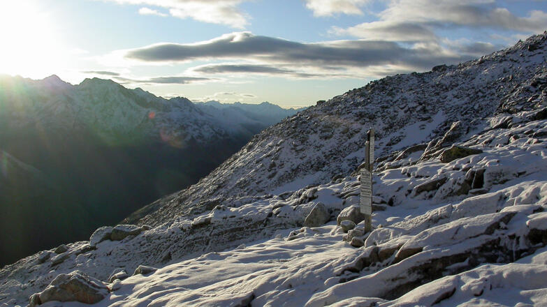 An der Hütte kann auch im Sommer Schnee liegen