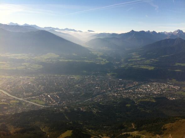 Von der Nordkette reicht der Blick weit über Innsbruck hinaus! Unsere Tour führt uns etwas tiefer aber nicht weniger aussichtsreich entlang der Nordkette!