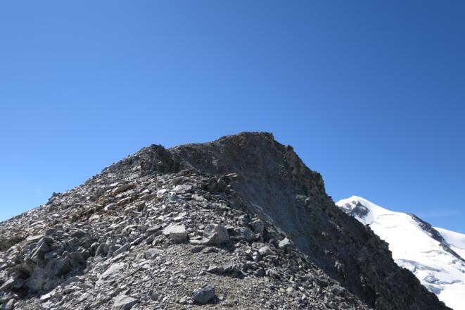 Das letzte Stück über den Grat sieht schlimmer aus als es tatsächlich ist.